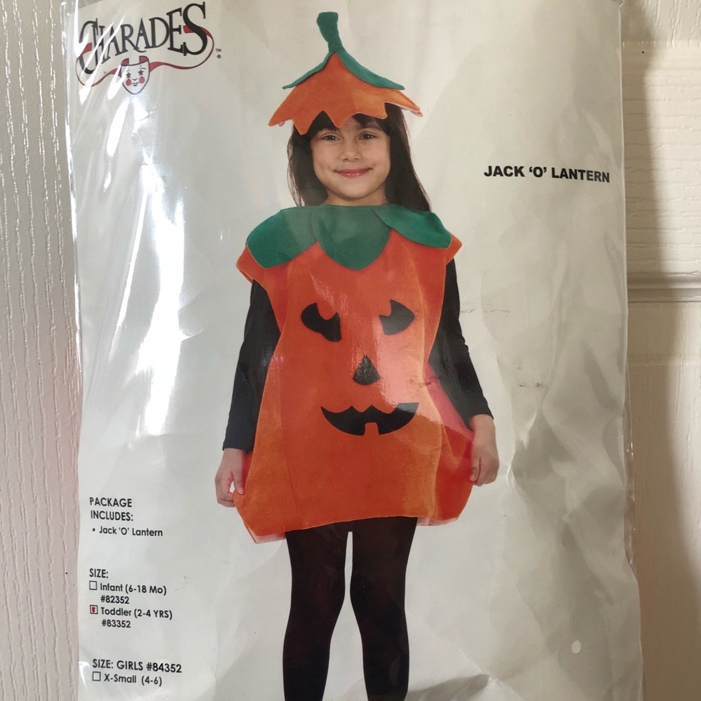 New size 2-4 pumpkin costume. Girls or boys